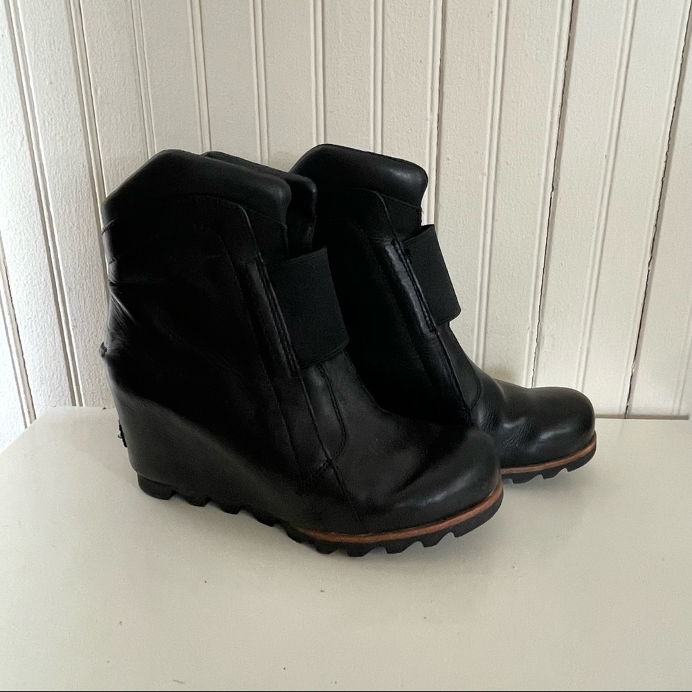 Leather Sorel Joan of Arctic Booties
